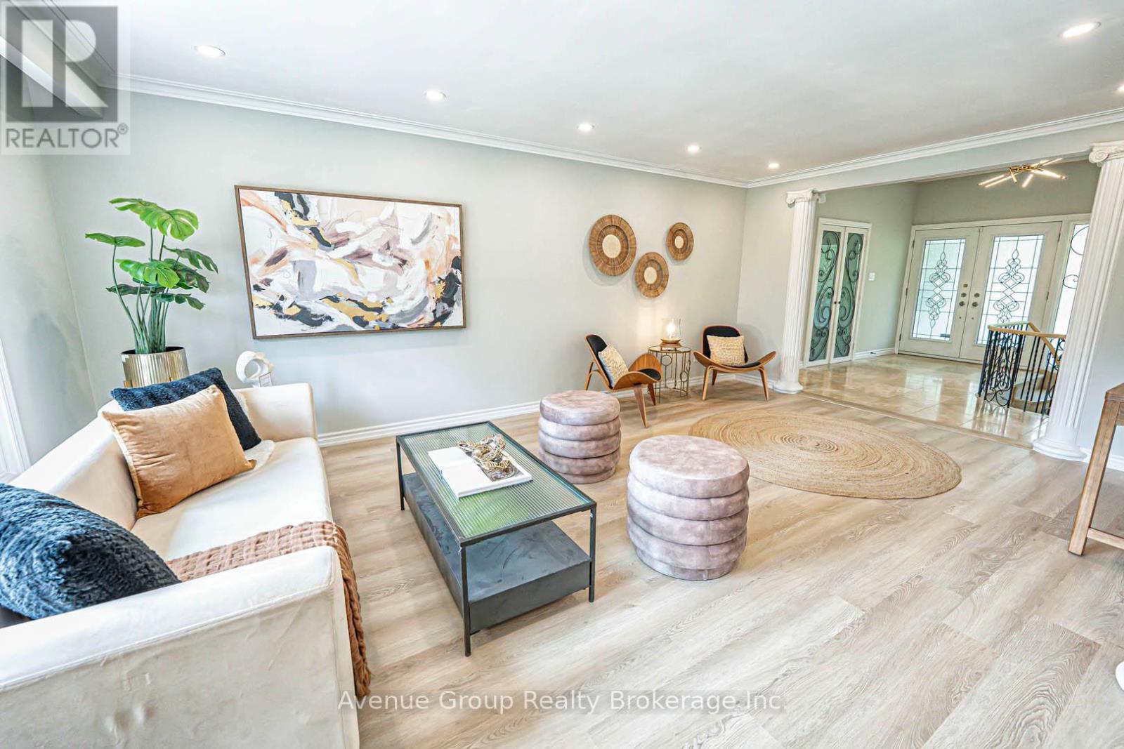 115 Alamosa Drive, Toronto, ON - Indoor Photo Showing Living Room