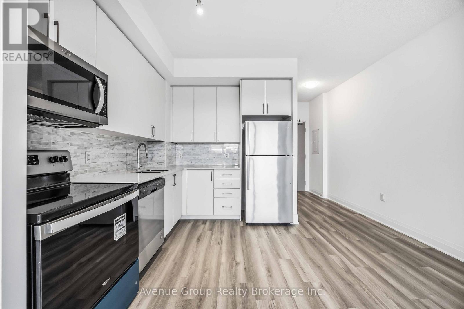 218 - 3220 Sheppard Avenue E, Toronto, ON - Indoor Photo Showing Kitchen With Stainless Steel Kitchen With Upgraded Kitchen