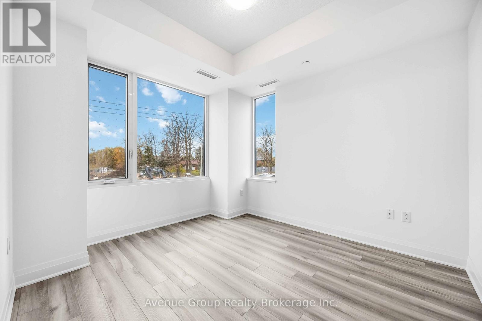 218 - 3220 Sheppard Avenue E, Toronto, ON - Indoor Photo Showing Other Room