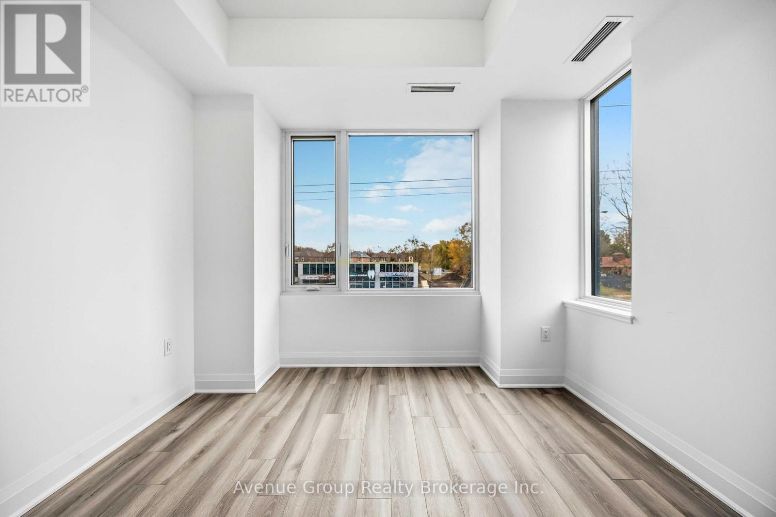 218 - 3220 Sheppard Avenue E, Toronto, ON - Indoor Photo Showing Other Room