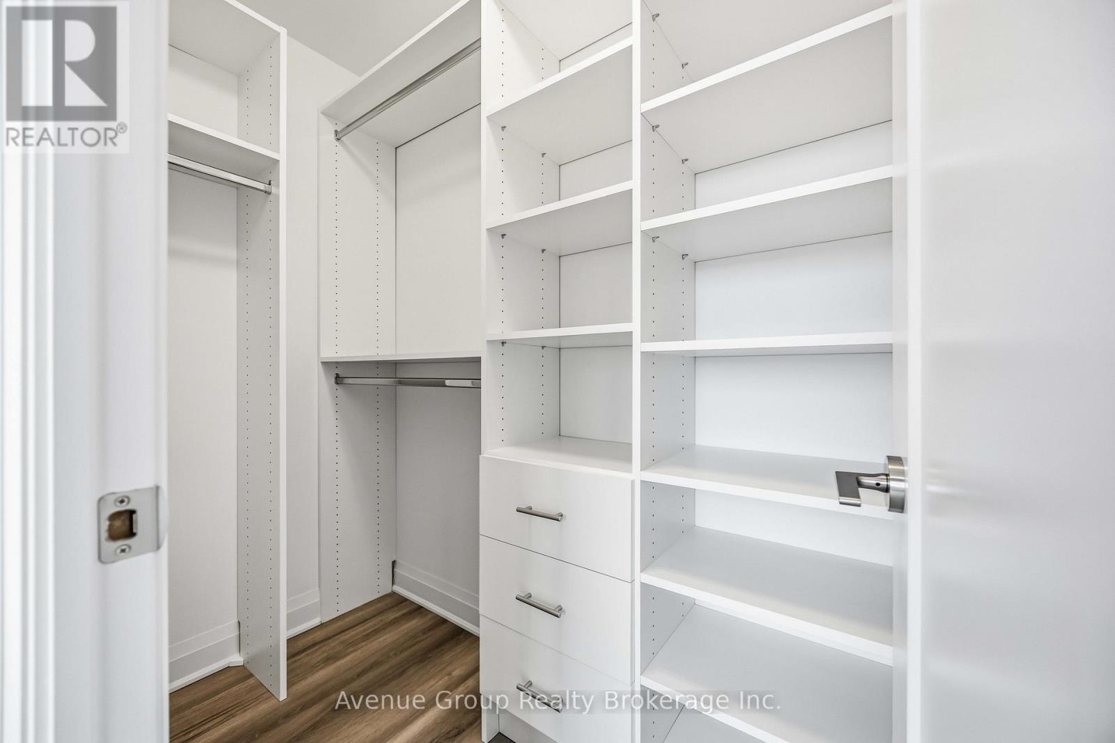 218 - 3220 Sheppard Avenue E, Toronto, ON - Indoor With Storage