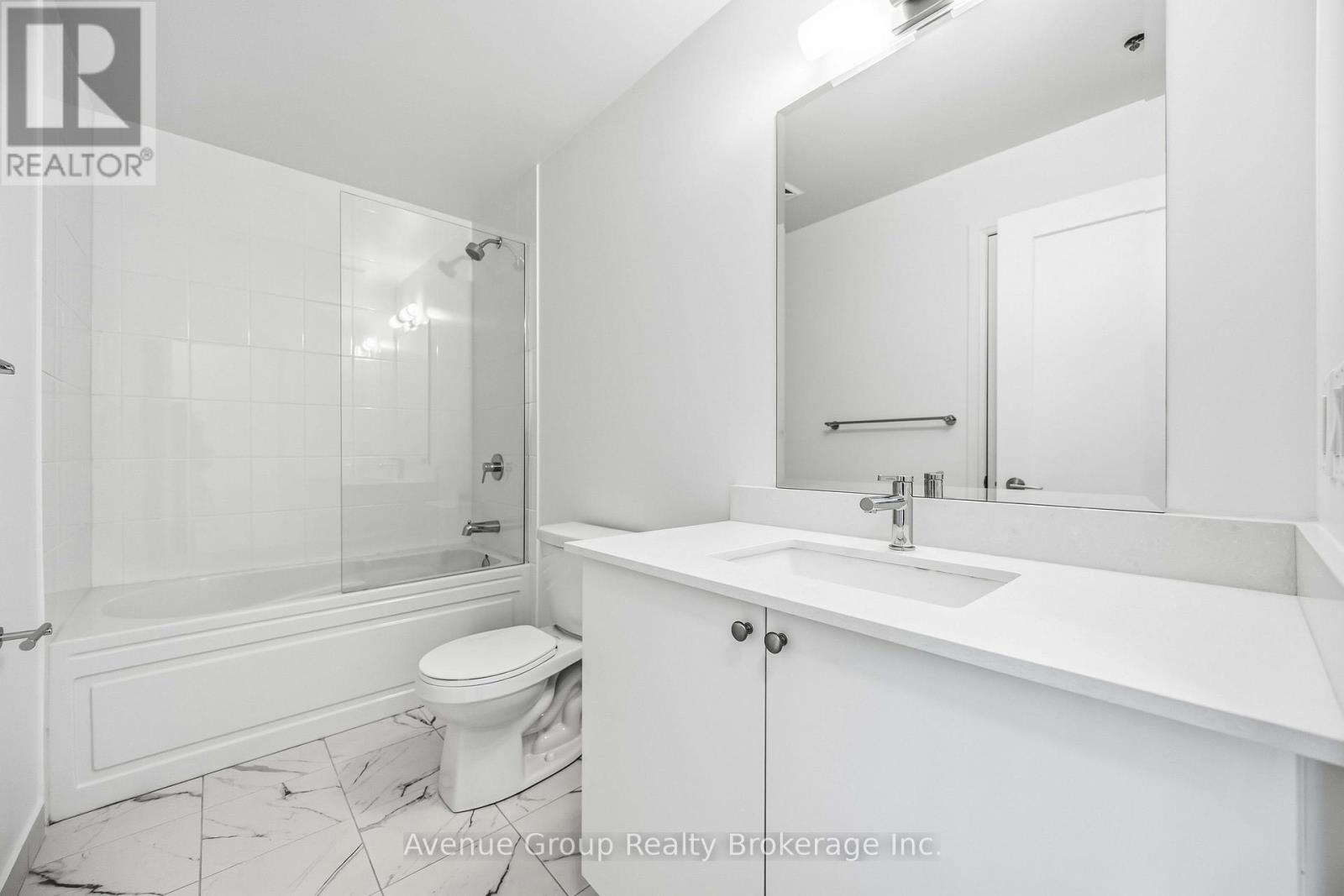 218 - 3220 Sheppard Avenue E, Toronto, ON - Indoor Photo Showing Bathroom