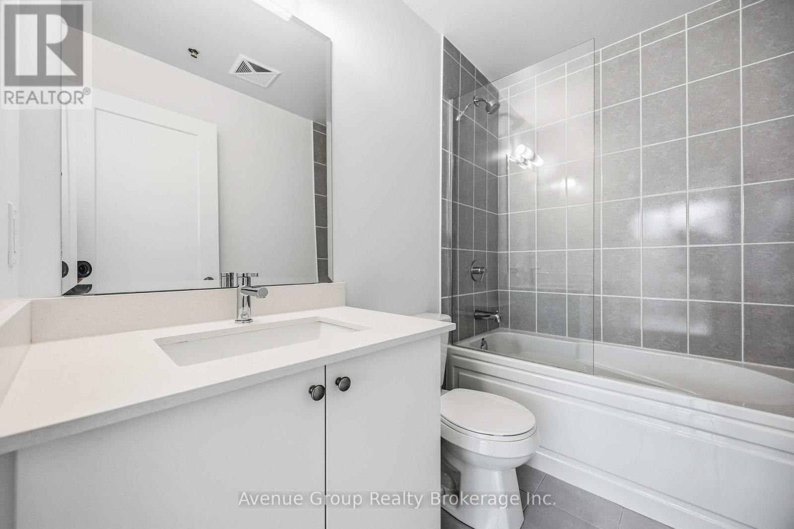 218 - 3220 Sheppard Avenue E, Toronto, ON - Indoor Photo Showing Bathroom