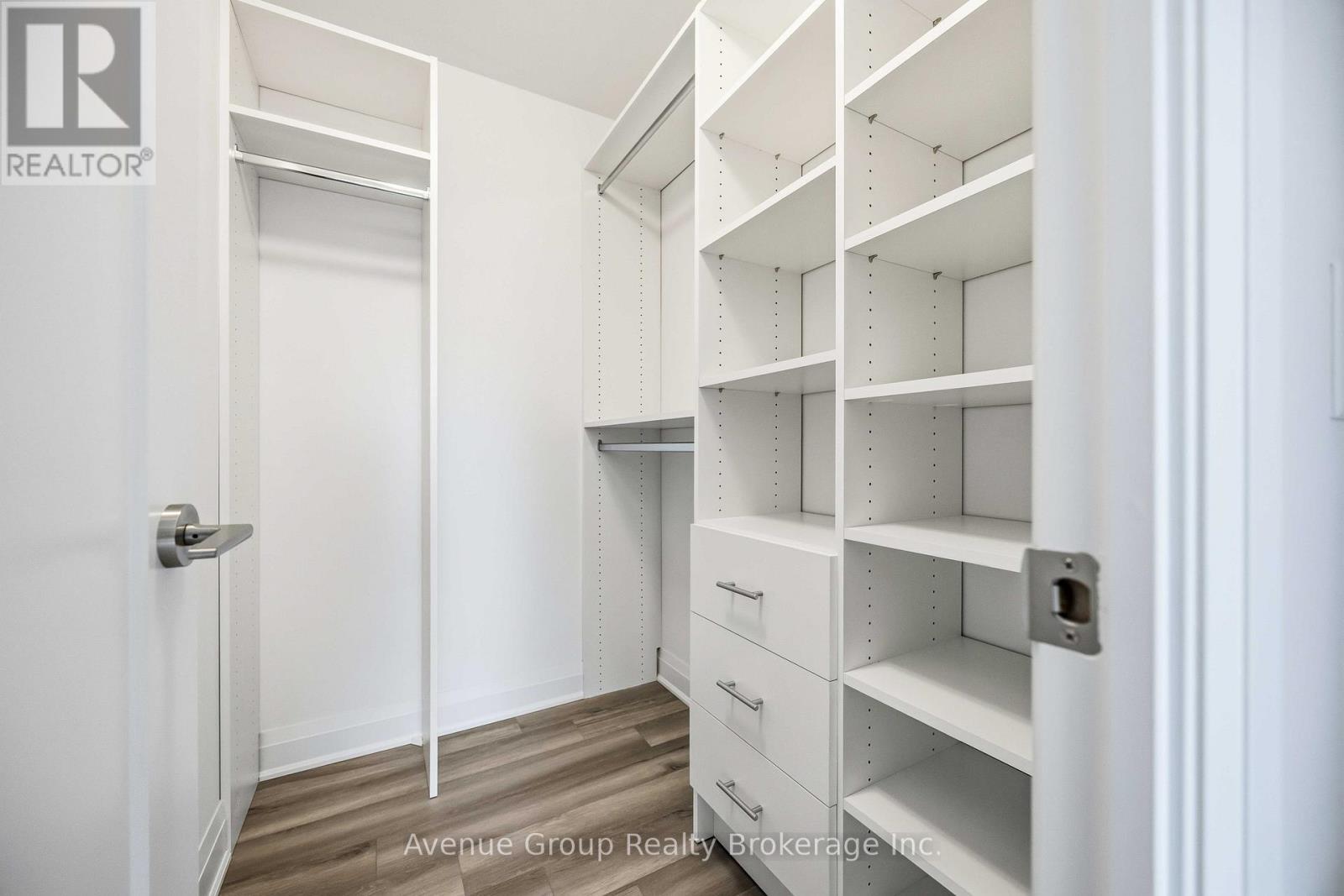 218 - 3220 Sheppard Avenue E, Toronto, ON - Indoor With Storage