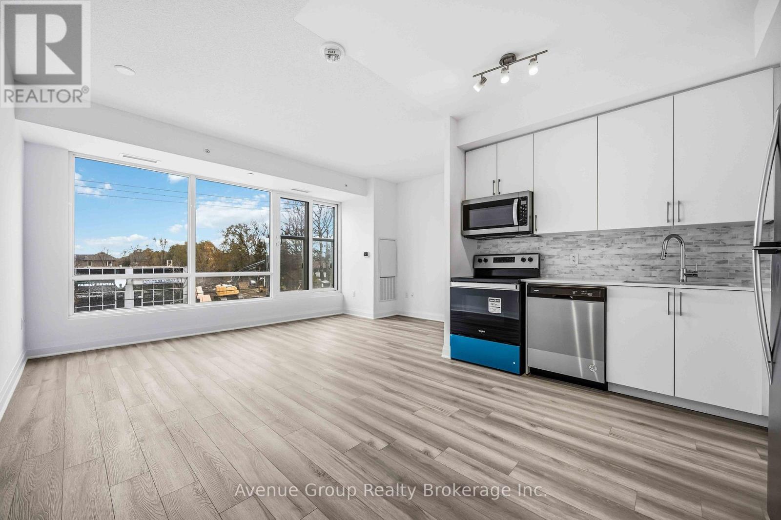 218 - 3220 Sheppard Avenue E, Toronto, ON - Indoor Photo Showing Other Room