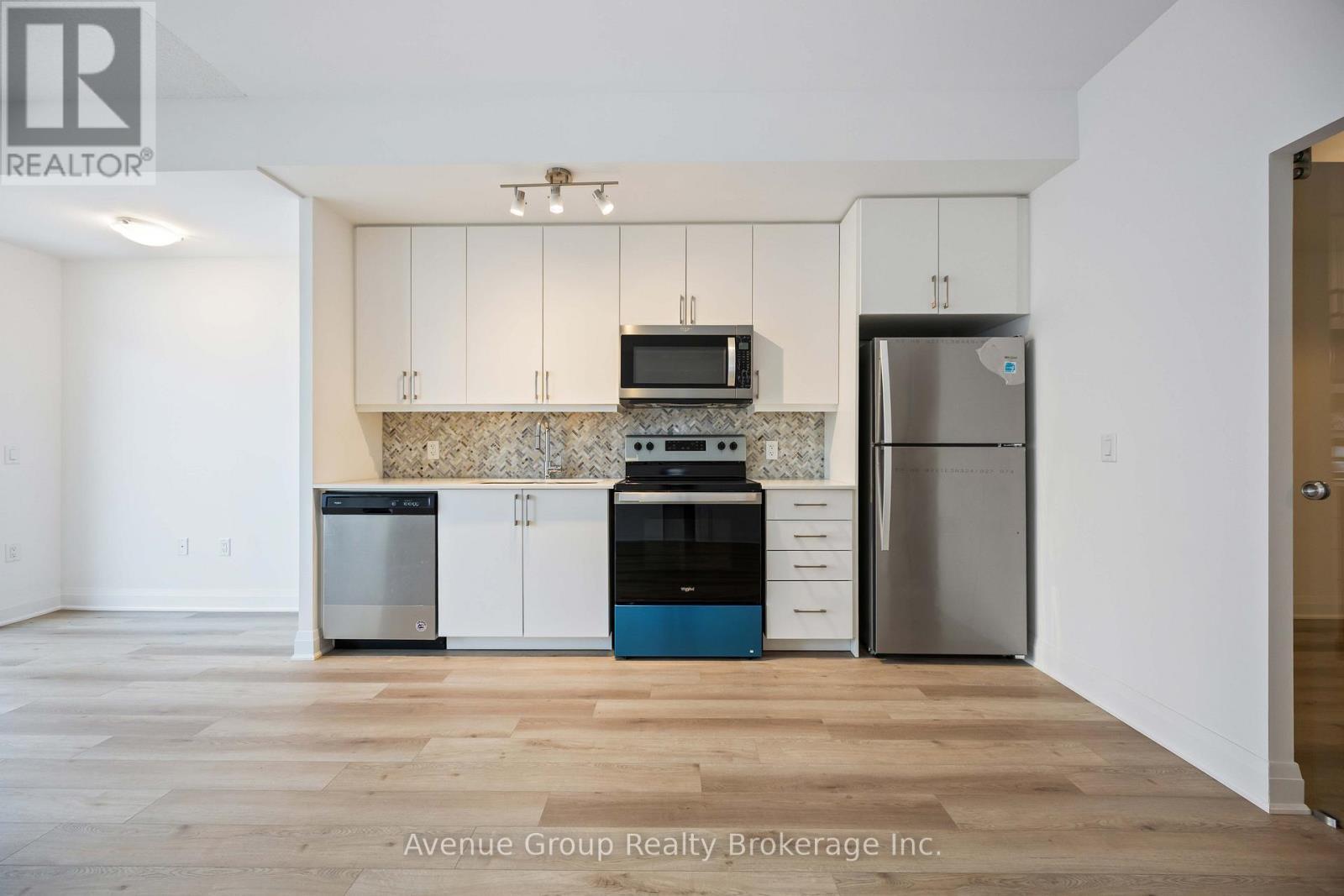 506 - 3220 Sheppard Avenue E, Toronto, ON - Indoor Photo Showing Kitchen With Stainless Steel Kitchen