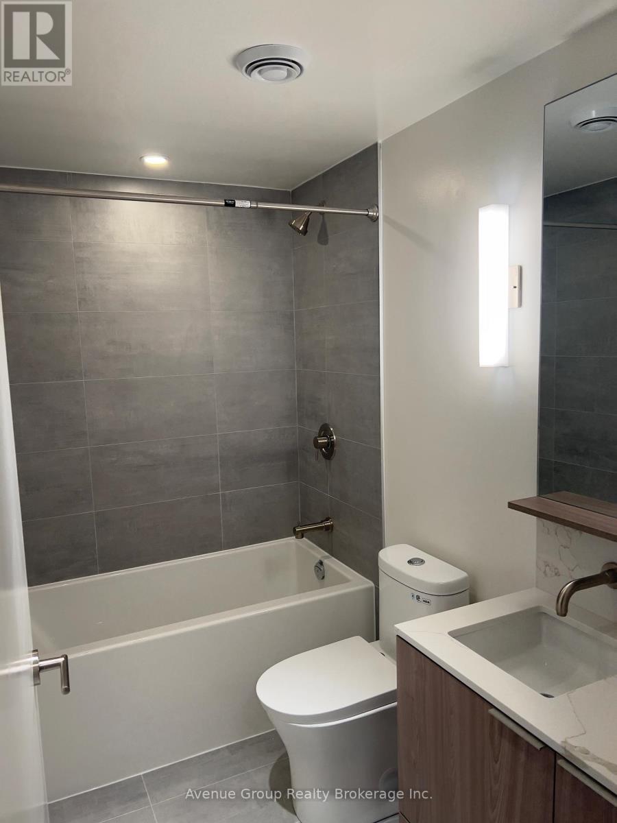 1102 - 120 Broadway Avenue, Toronto, ON - Indoor Photo Showing Bathroom