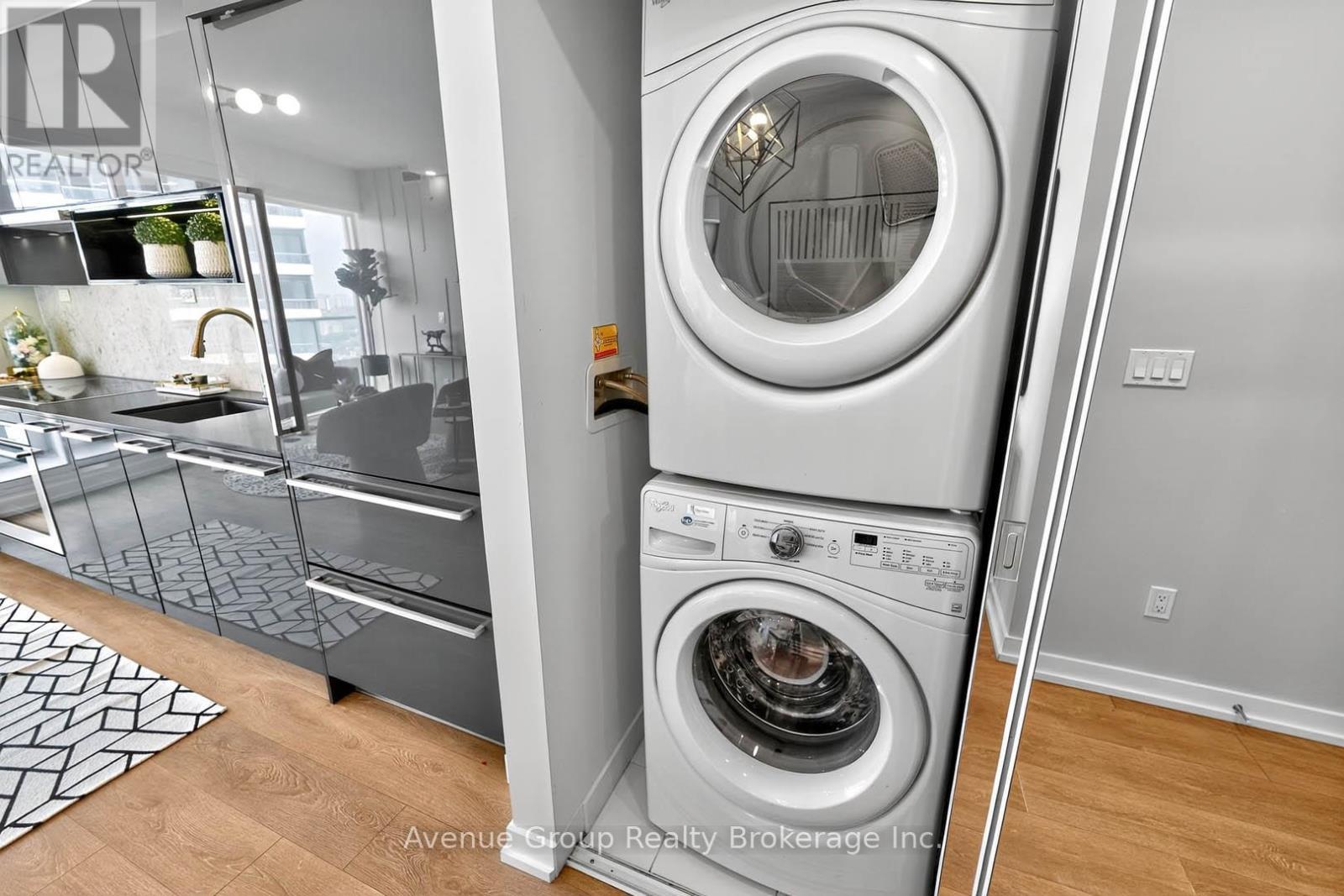 2805 - 115 Mcmahon Drive, Toronto, ON - Indoor Photo Showing Laundry Room