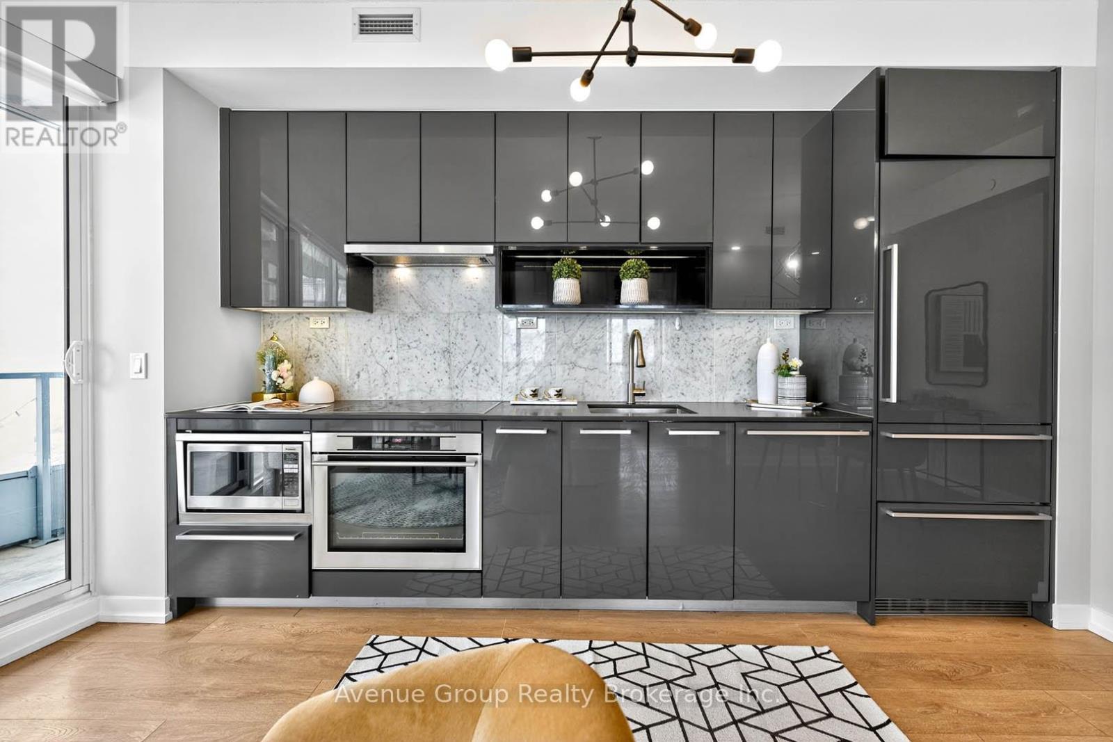 2805 - 115 Mcmahon Drive, Toronto, ON - Indoor Photo Showing Kitchen With Upgraded Kitchen