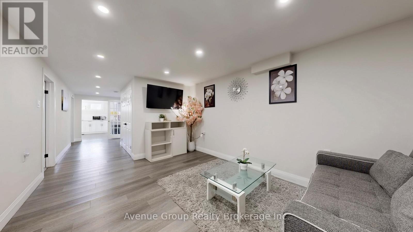 98 Topcliff Avenue, Toronto, ON - Indoor Photo Showing Living Room