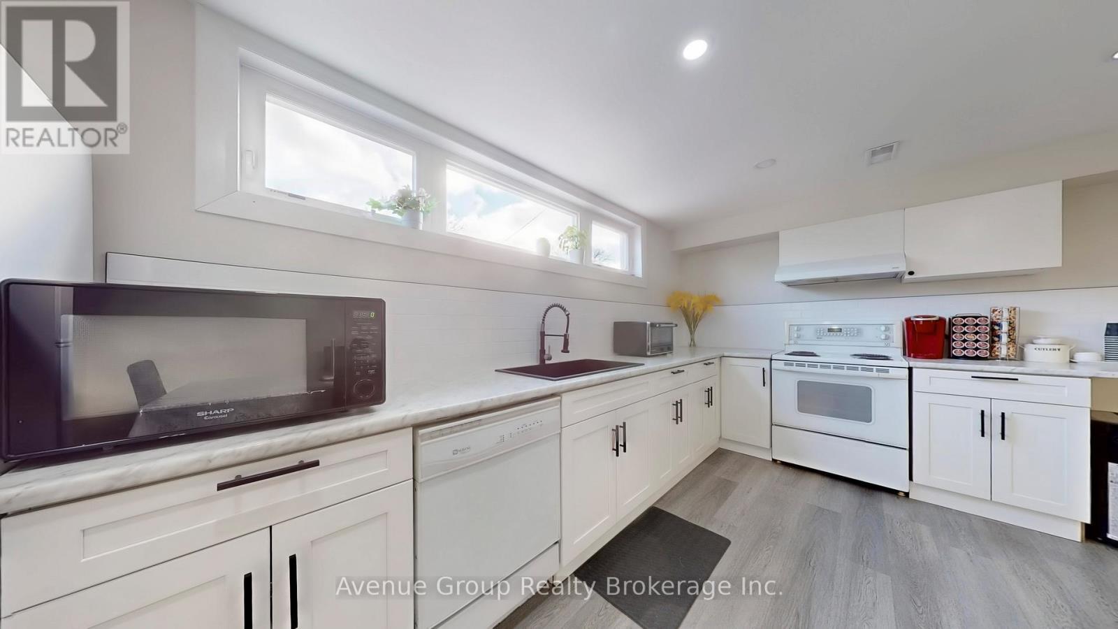 98 Topcliff Avenue, Toronto, ON - Indoor Photo Showing Kitchen