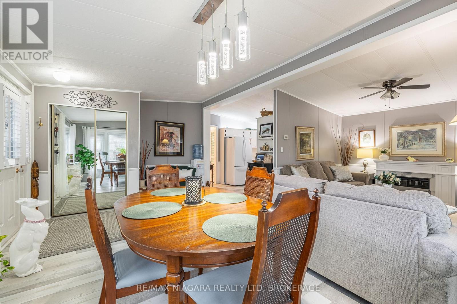 194 - 3033 Townline Road, Fort Erie (Black Creek), ON - Indoor Photo Showing Dining Room