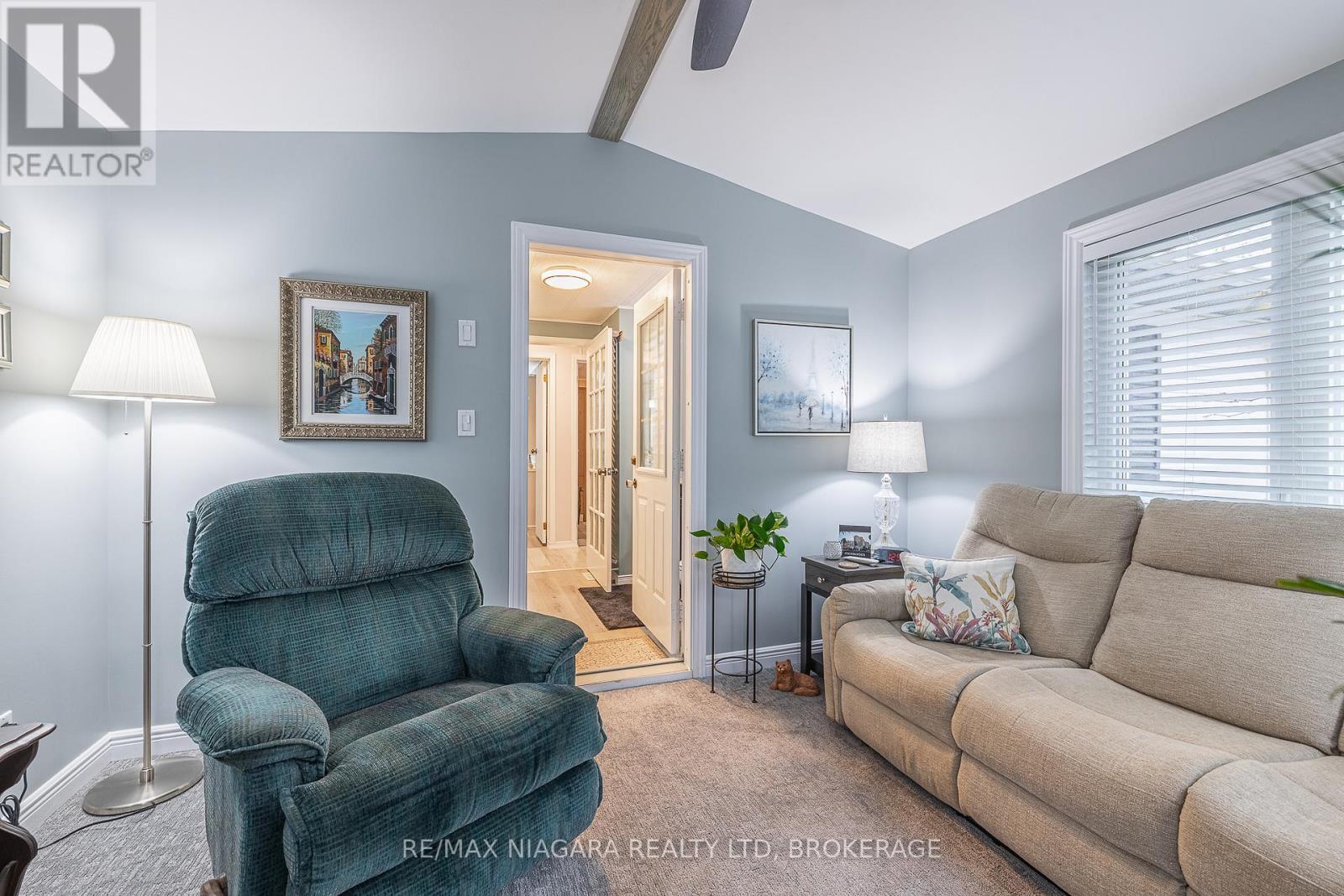 194 - 3033 Townline Road, Fort Erie (Black Creek), ON - Indoor Photo Showing Living Room