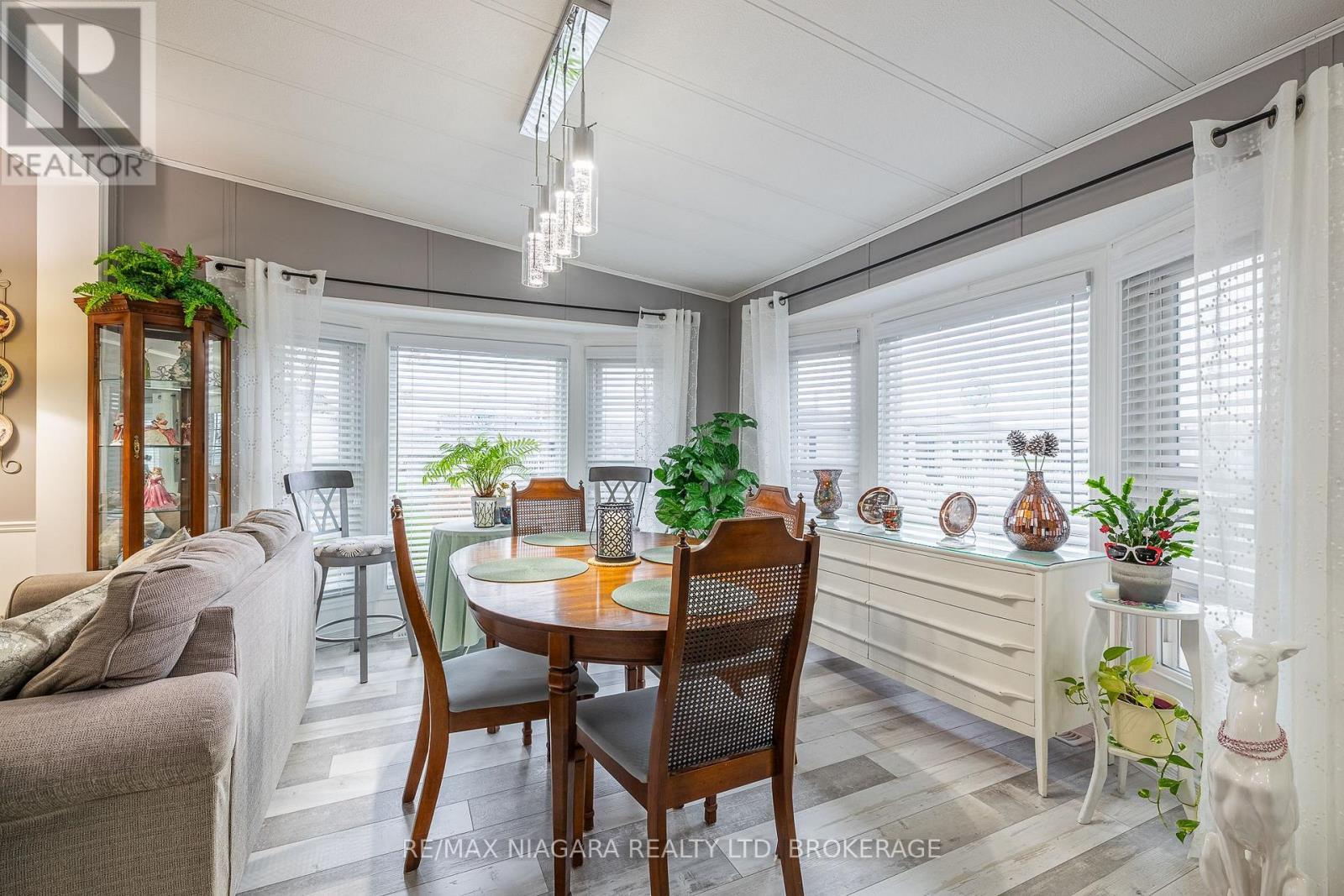 194 - 3033 Townline Road, Fort Erie (Black Creek), ON - Indoor Photo Showing Dining Room