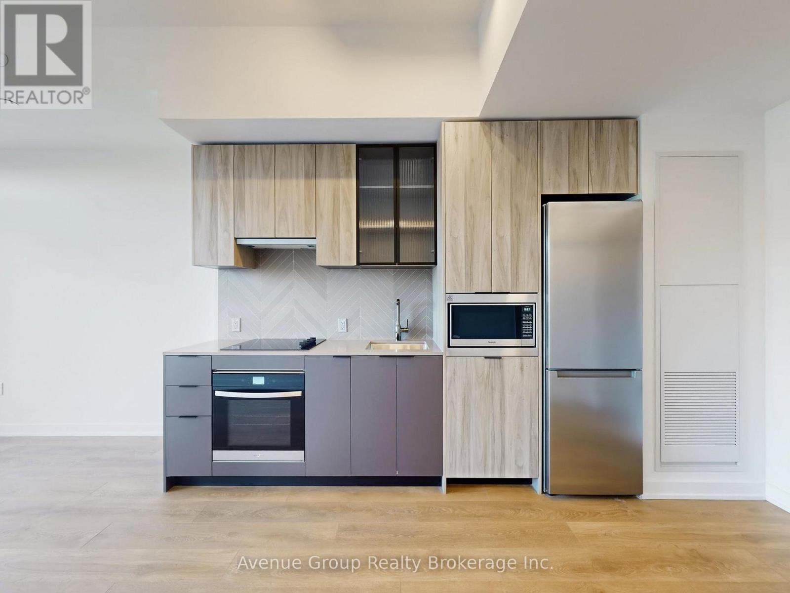 620 - 1037 The Queensway, Toronto, ON - Indoor Photo Showing Kitchen