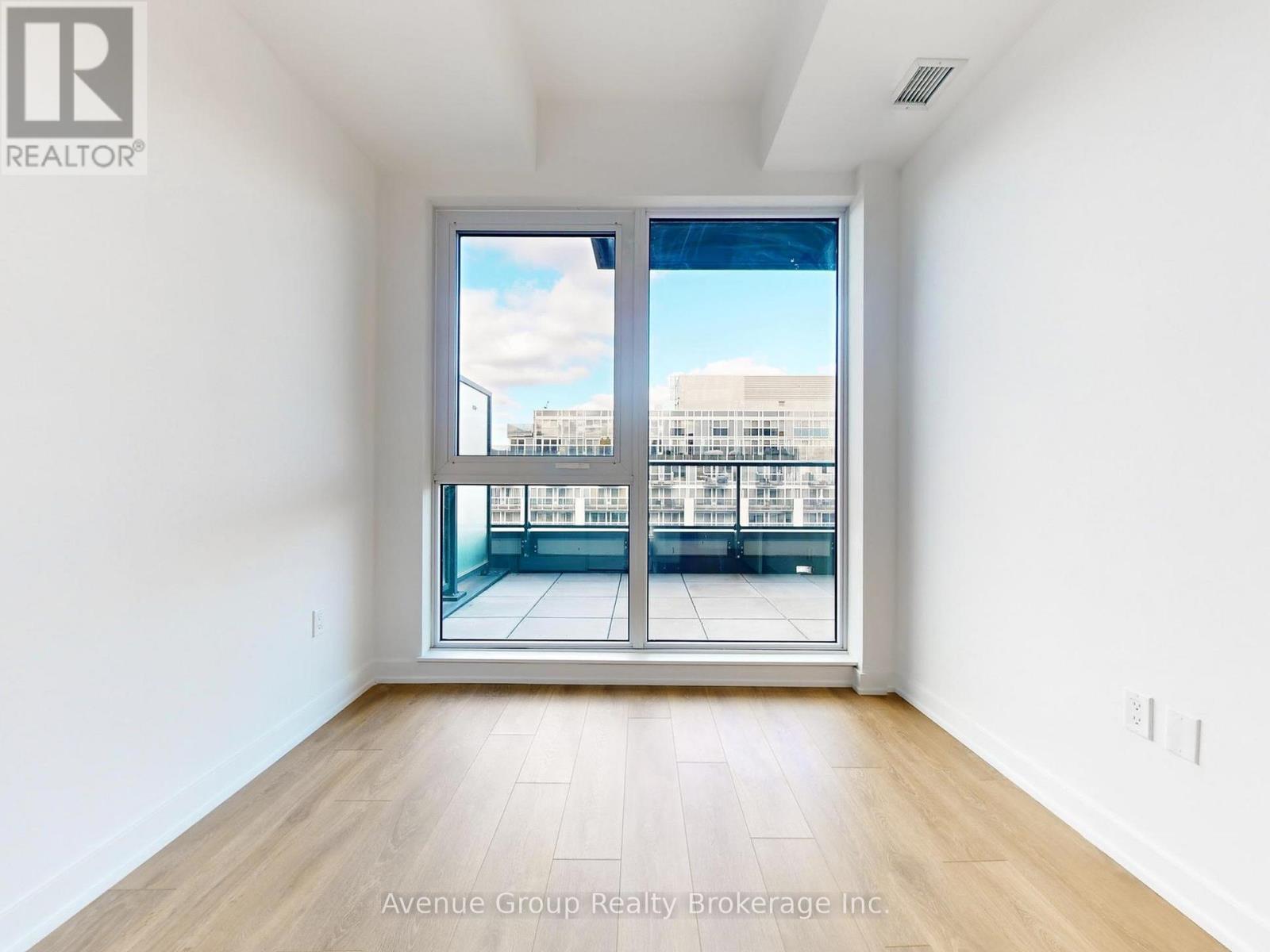 620 - 1037 The Queensway, Toronto, ON - Indoor Photo Showing Other Room