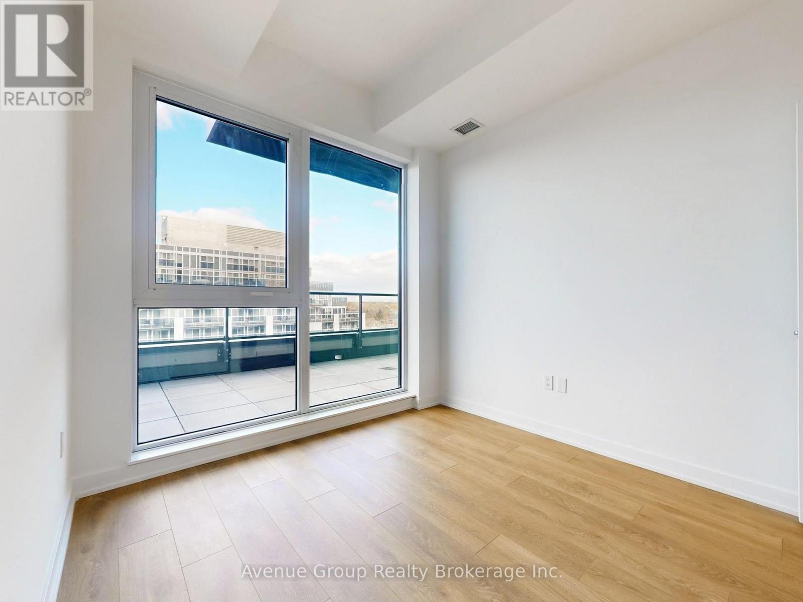 620 - 1037 The Queensway, Toronto, ON - Indoor Photo Showing Other Room