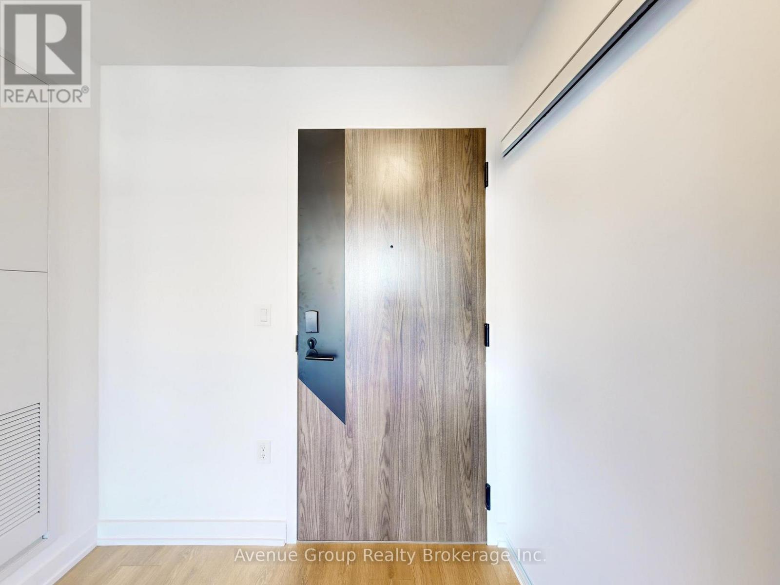 620 - 1037 The Queensway, Toronto, ON - Indoor Photo Showing Other Room