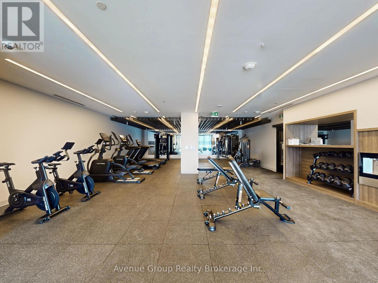 620 - 1037 The Queensway, Toronto, ON - Indoor Photo Showing Gym Room