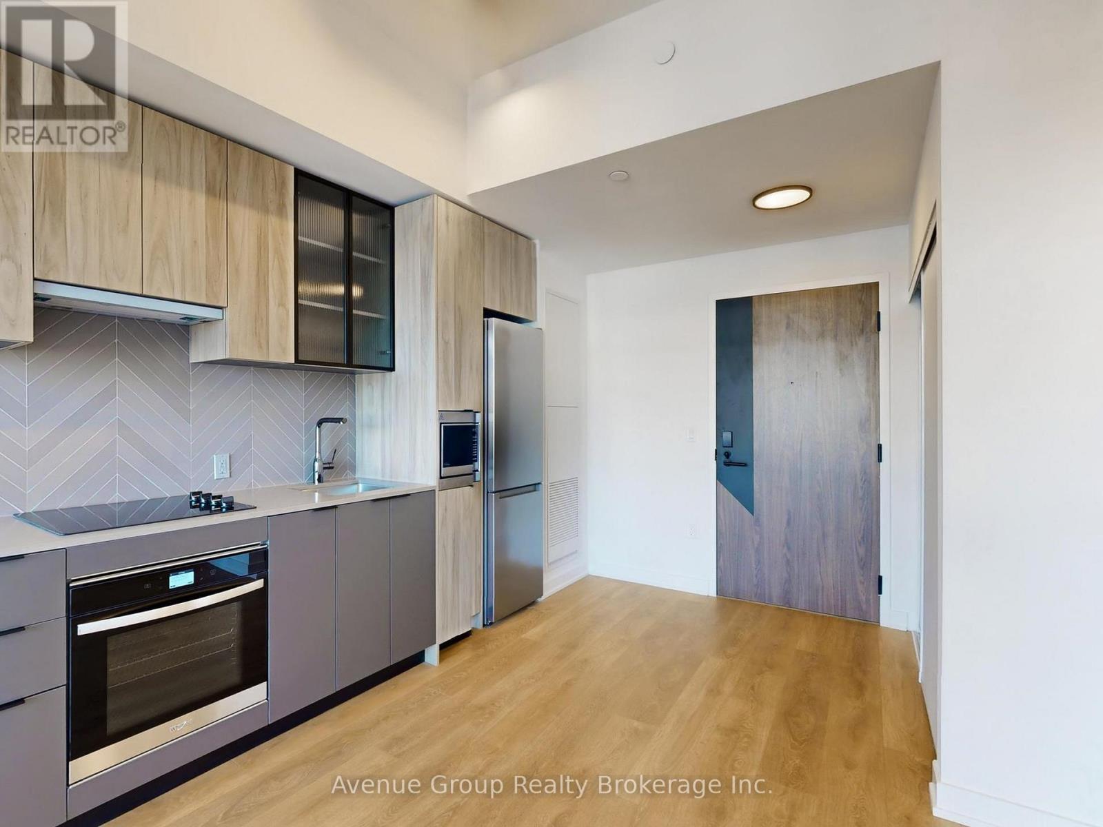620 - 1037 The Queensway, Toronto, ON - Indoor Photo Showing Kitchen