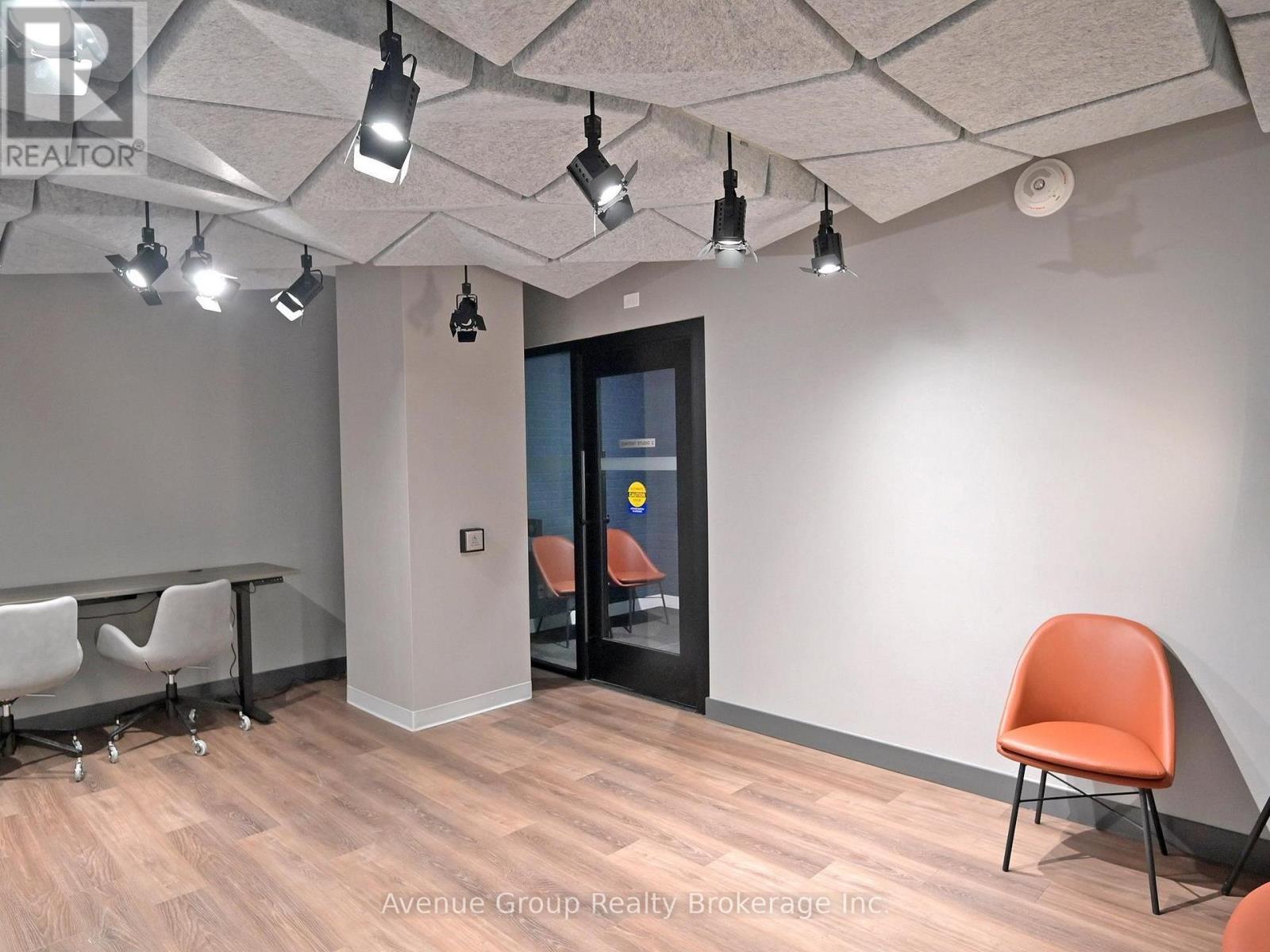 620 - 1037 The Queensway, Toronto, ON - Indoor Photo Showing Other Room