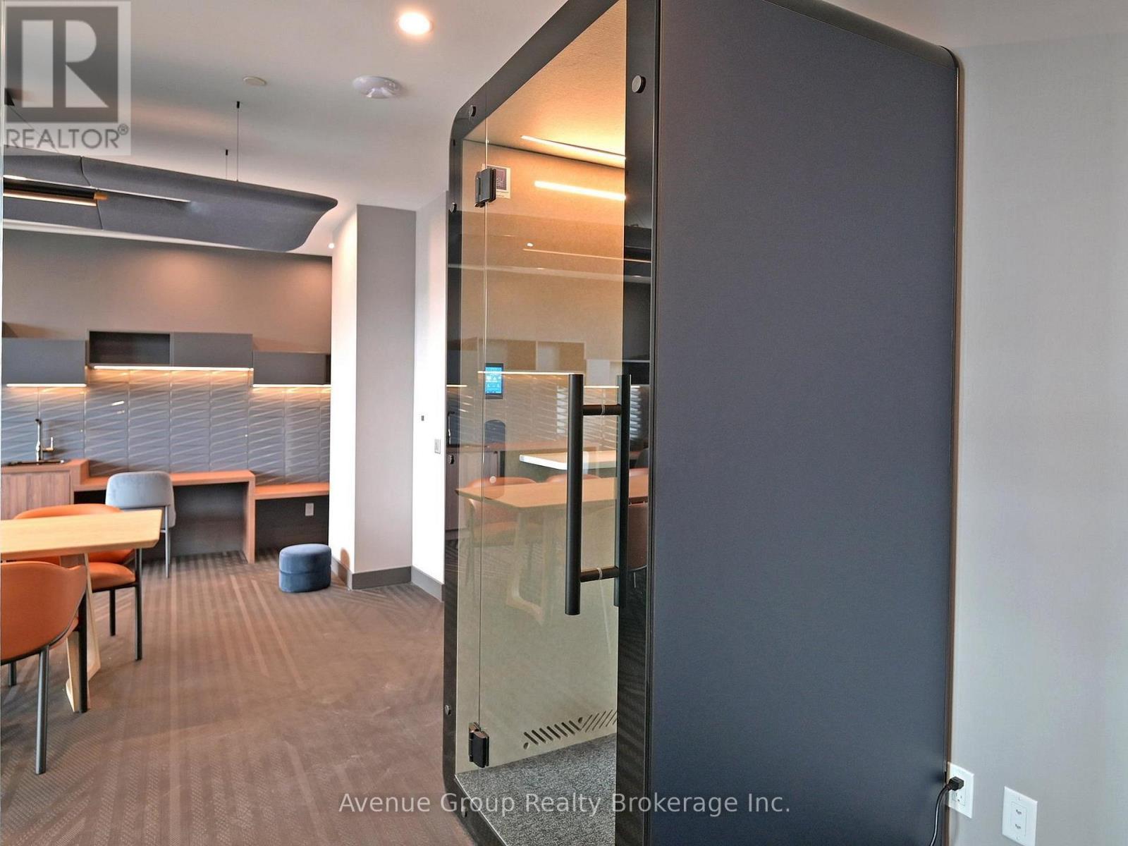 620 - 1037 The Queensway, Toronto, ON - Photo Showing Other Room