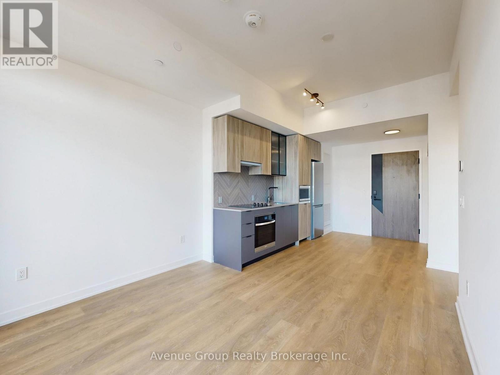 620 - 1037 The Queensway, Toronto, ON - Indoor Photo Showing Kitchen