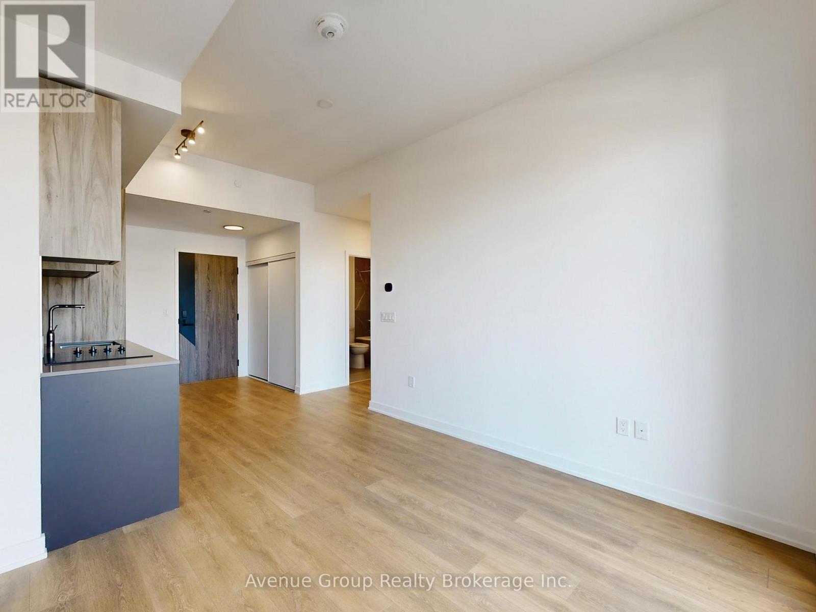 620 - 1037 The Queensway, Toronto, ON - Indoor Photo Showing Other Room