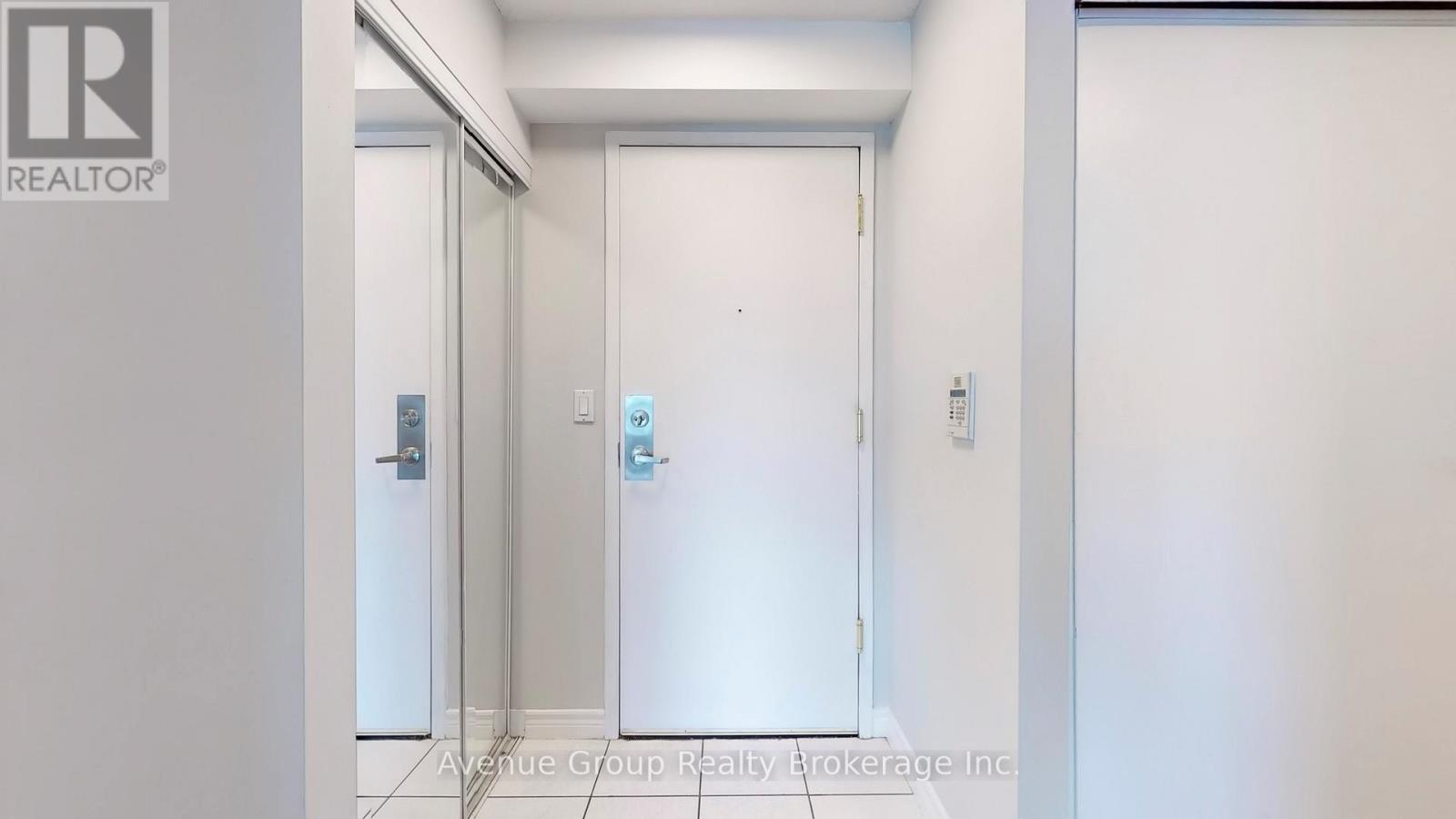 1527 - 68 Corporate Drive, Toronto, ON -