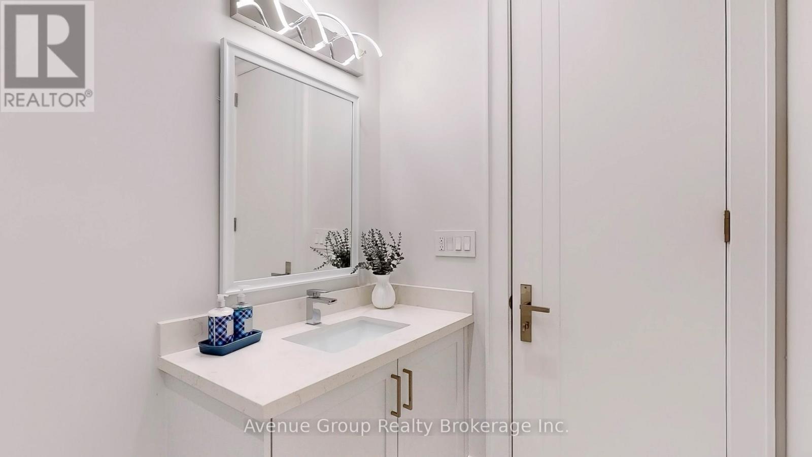 93 Tamworth Road, Toronto, ON - Indoor Photo Showing Bathroom