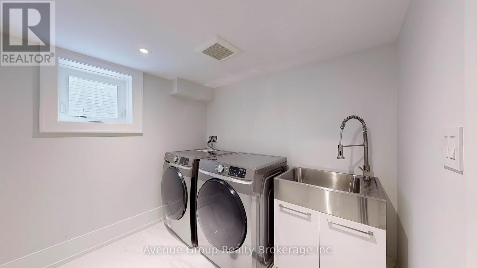 93 Tamworth Road, Toronto, ON - Indoor Photo Showing Laundry Room