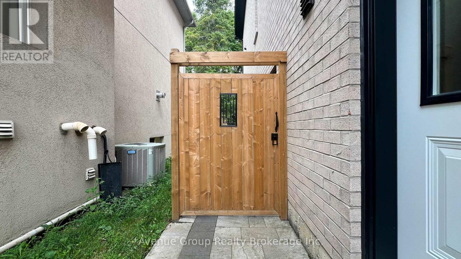 93 Tamworth Road, Toronto, ON - Outdoor With Exterior