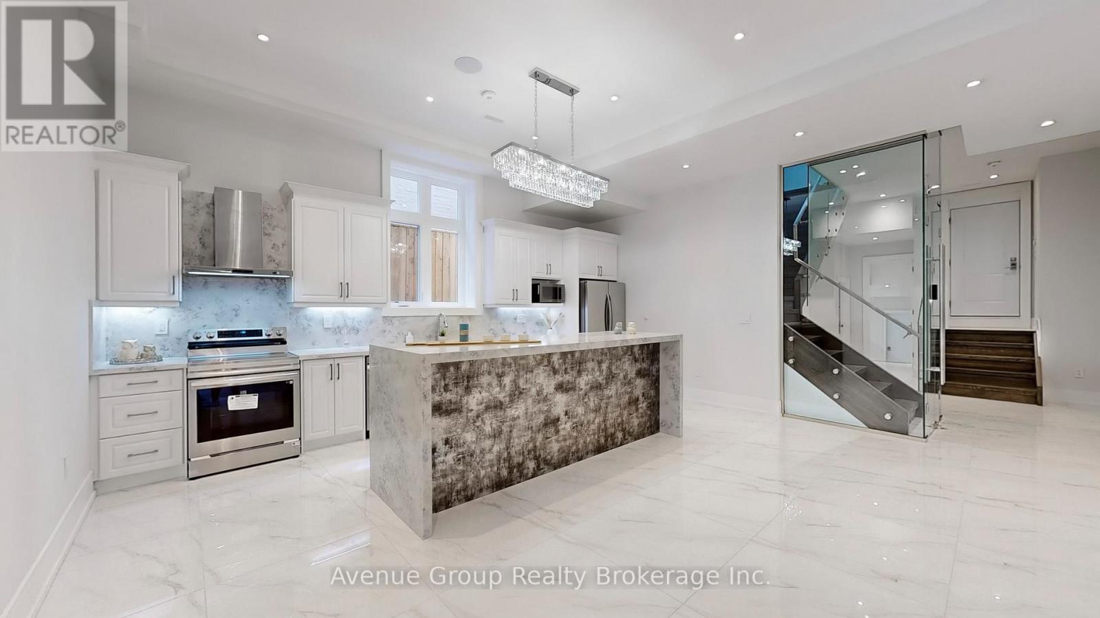 93 Tamworth Road, Toronto, ON - Indoor Photo Showing Kitchen