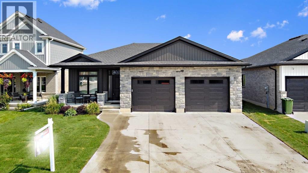 672 Ketter Way, Plympton-Wyoming, ON - Outdoor With Facade