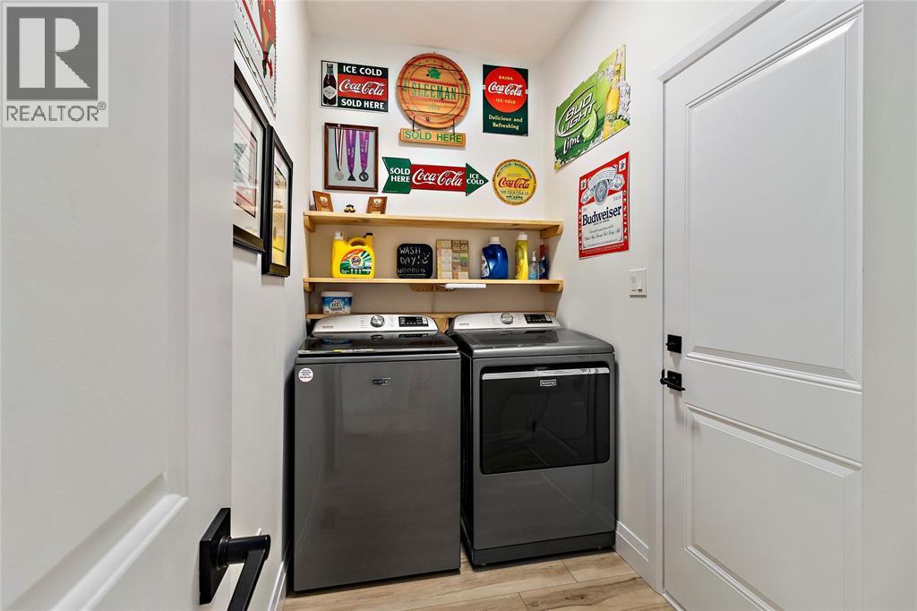 672 Ketter Way, Plympton-Wyoming, ON - Indoor Photo Showing Laundry Room