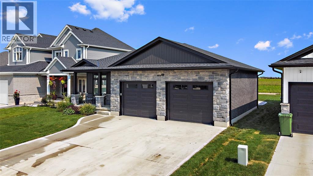 672 Ketter Way, Plympton-Wyoming, ON - Outdoor With Facade