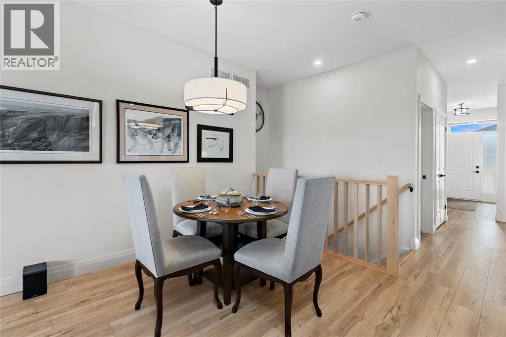 672 Ketter Way, Plympton-Wyoming, ON - Indoor Photo Showing Dining Room