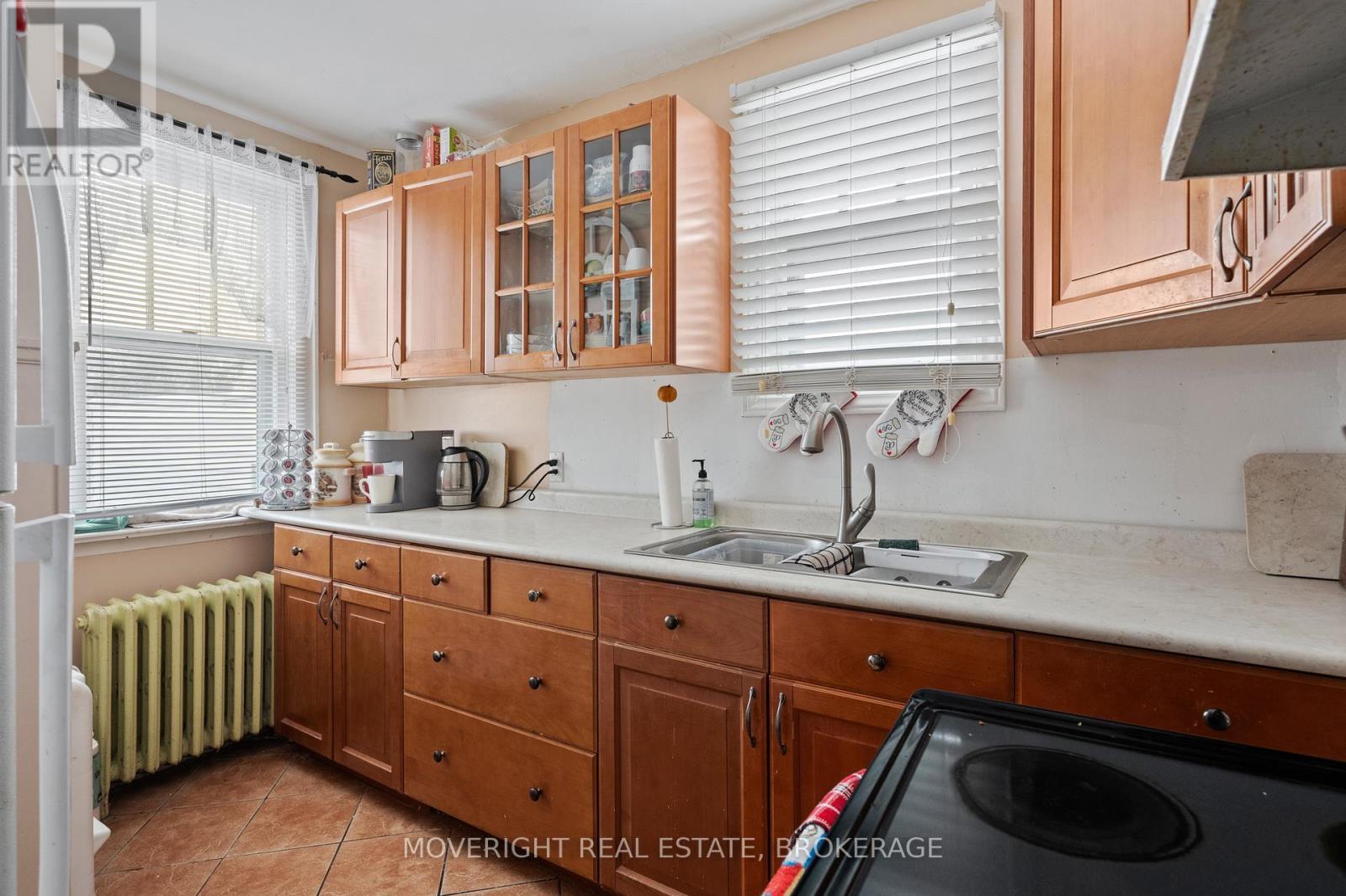 45 Bloomfield Avenue, St. Catharines (Secord Woods), ON - Indoor Photo Showing Kitchen With Double Sink