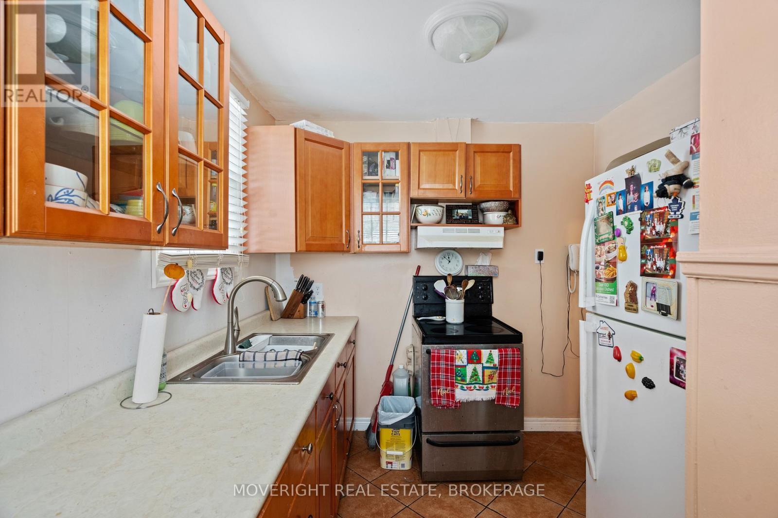 45 Bloomfield Avenue, St. Catharines (Secord Woods), ON - Indoor Photo Showing Kitchen With Double Sink