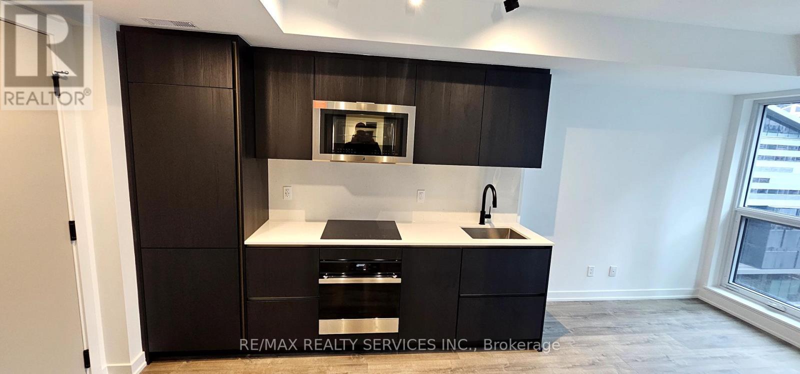 708 - 327 King Street, Toronto, ON - Indoor