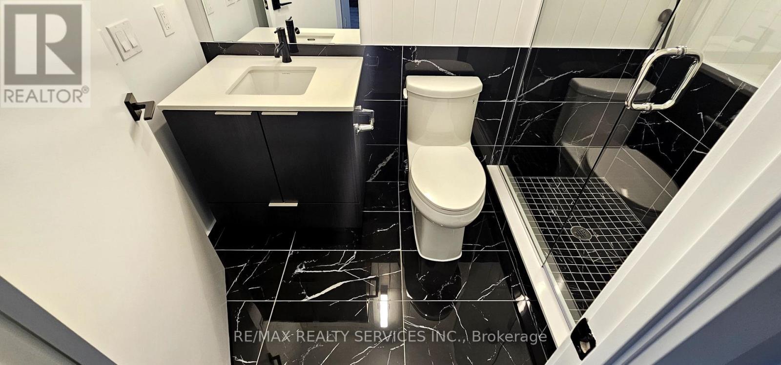 708 - 327 King Street, Toronto, ON -