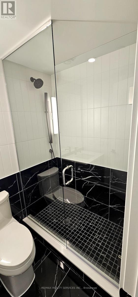 708 - 327 King Street, Toronto, ON - Indoor