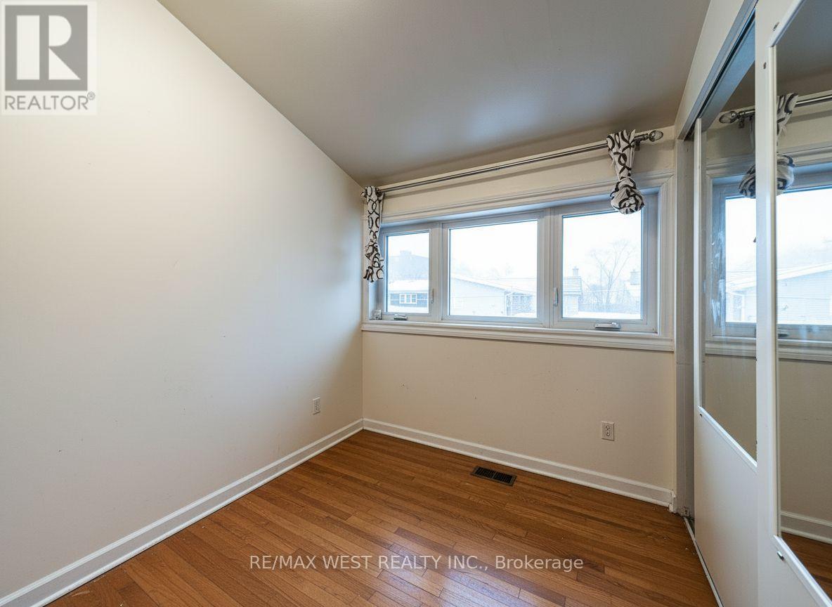 26 Enclave Mews, Toronto, ON - Indoor Photo Showing Other Room