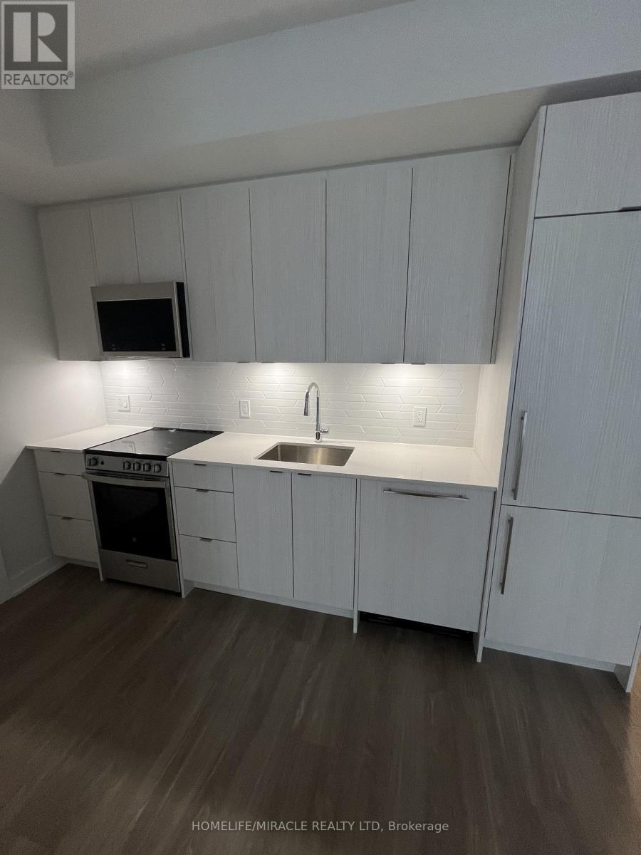 3411 - 4130 Parkside Village Drive, Mississauga, ON - Indoor Photo Showing Kitchen With Upgraded Kitchen