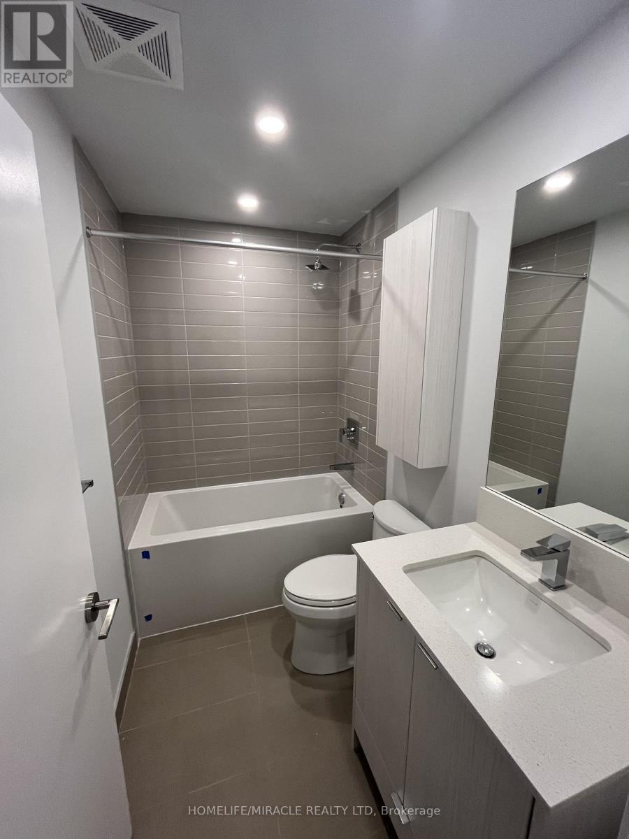 3411 - 4130 Parkside Village Drive, Mississauga, ON - Indoor Photo Showing Bathroom