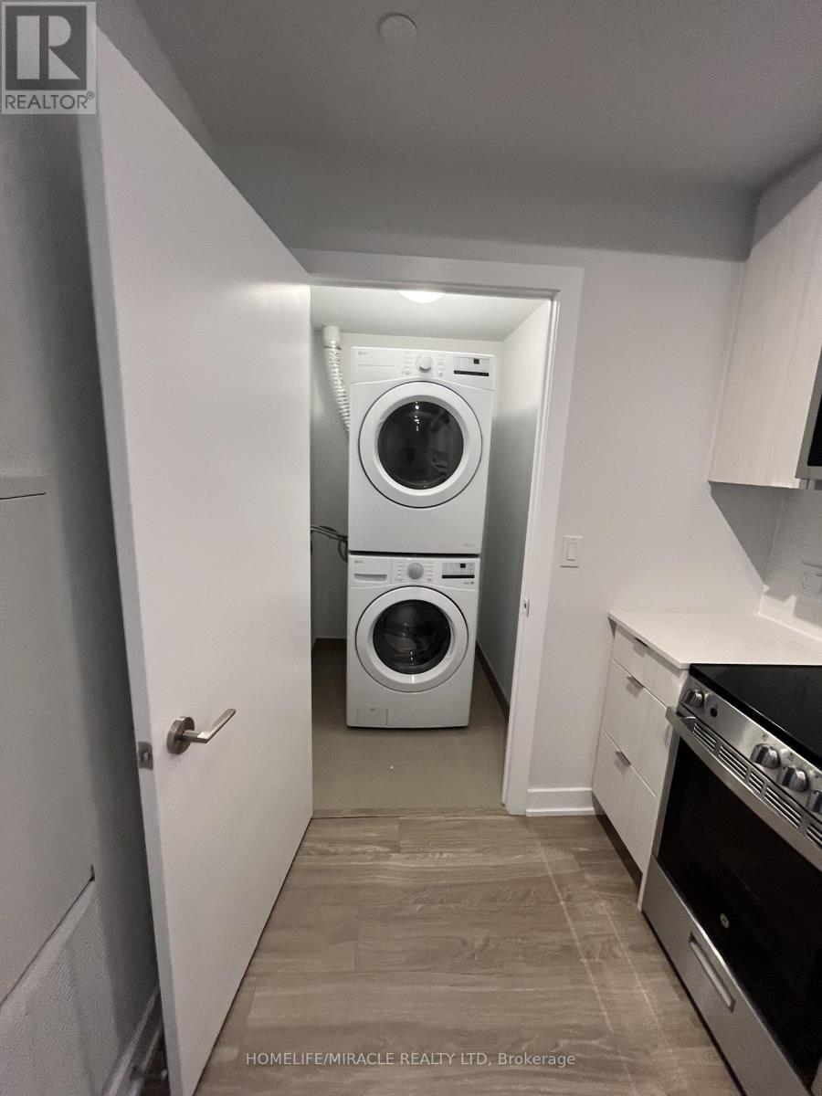 3411 - 4130 Parkside Village Drive, Mississauga, ON - Indoor Photo Showing Laundry Room