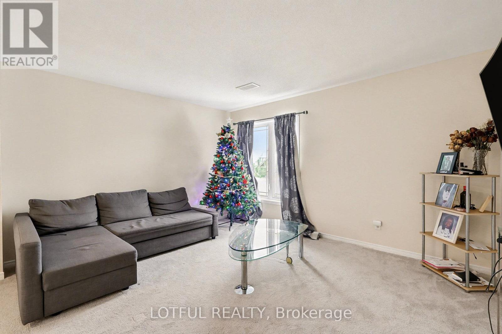 576 Lakeridge Drive, Ottawa, ON - Indoor Photo Showing Living Room
