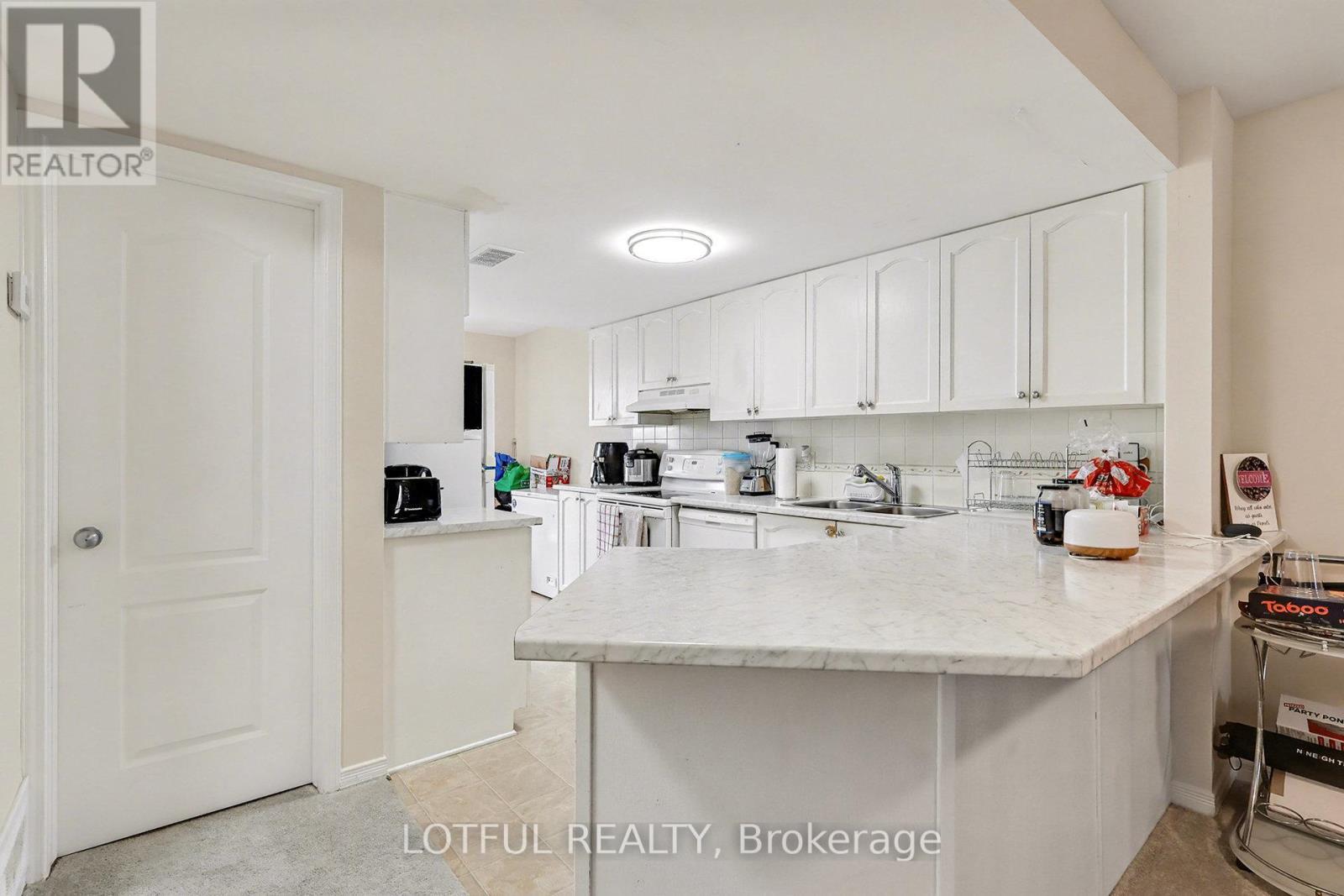 576 Lakeridge Drive, Ottawa, ON - Indoor Photo Showing Kitchen