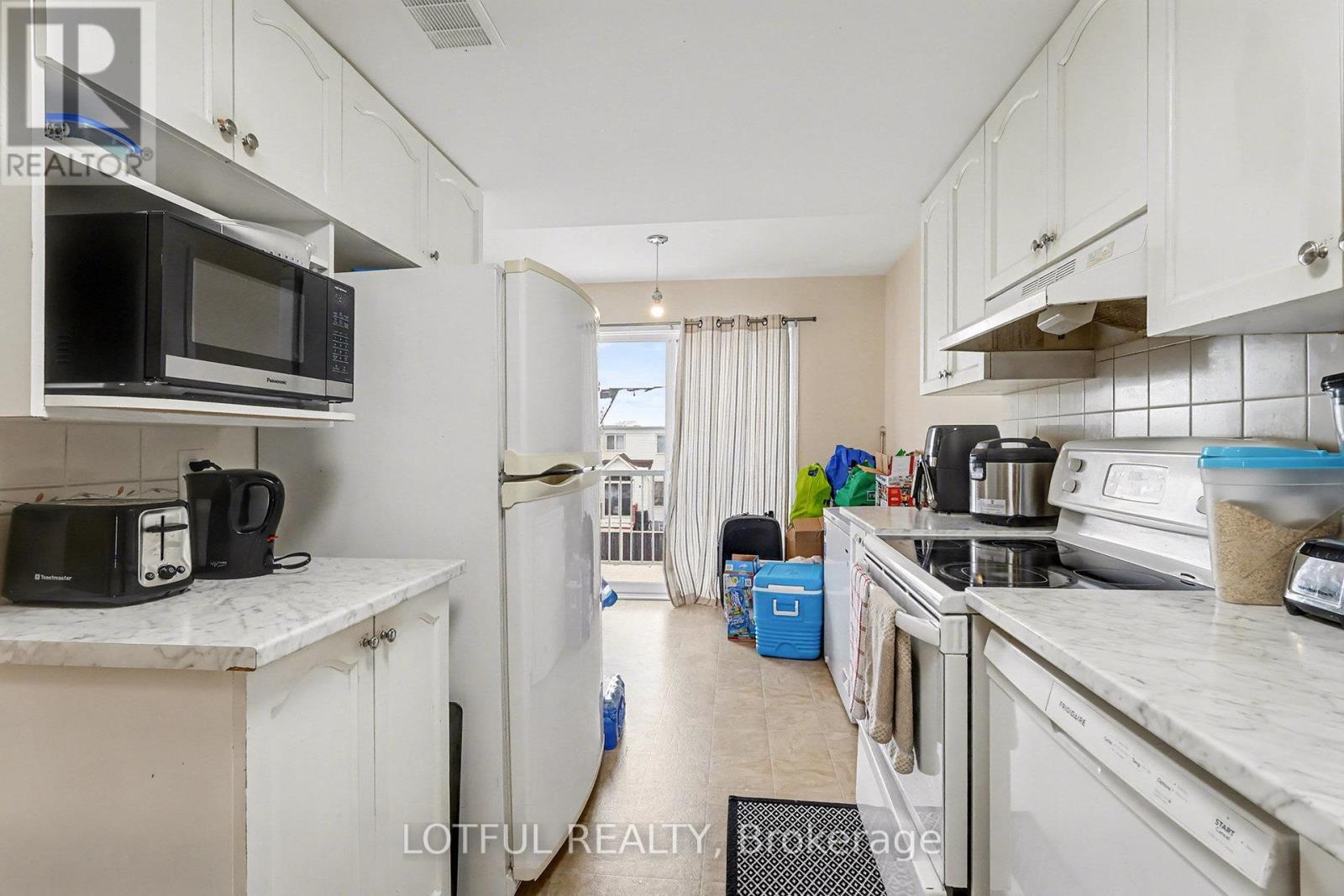 576 Lakeridge Drive, Ottawa, ON - Indoor Photo Showing Kitchen