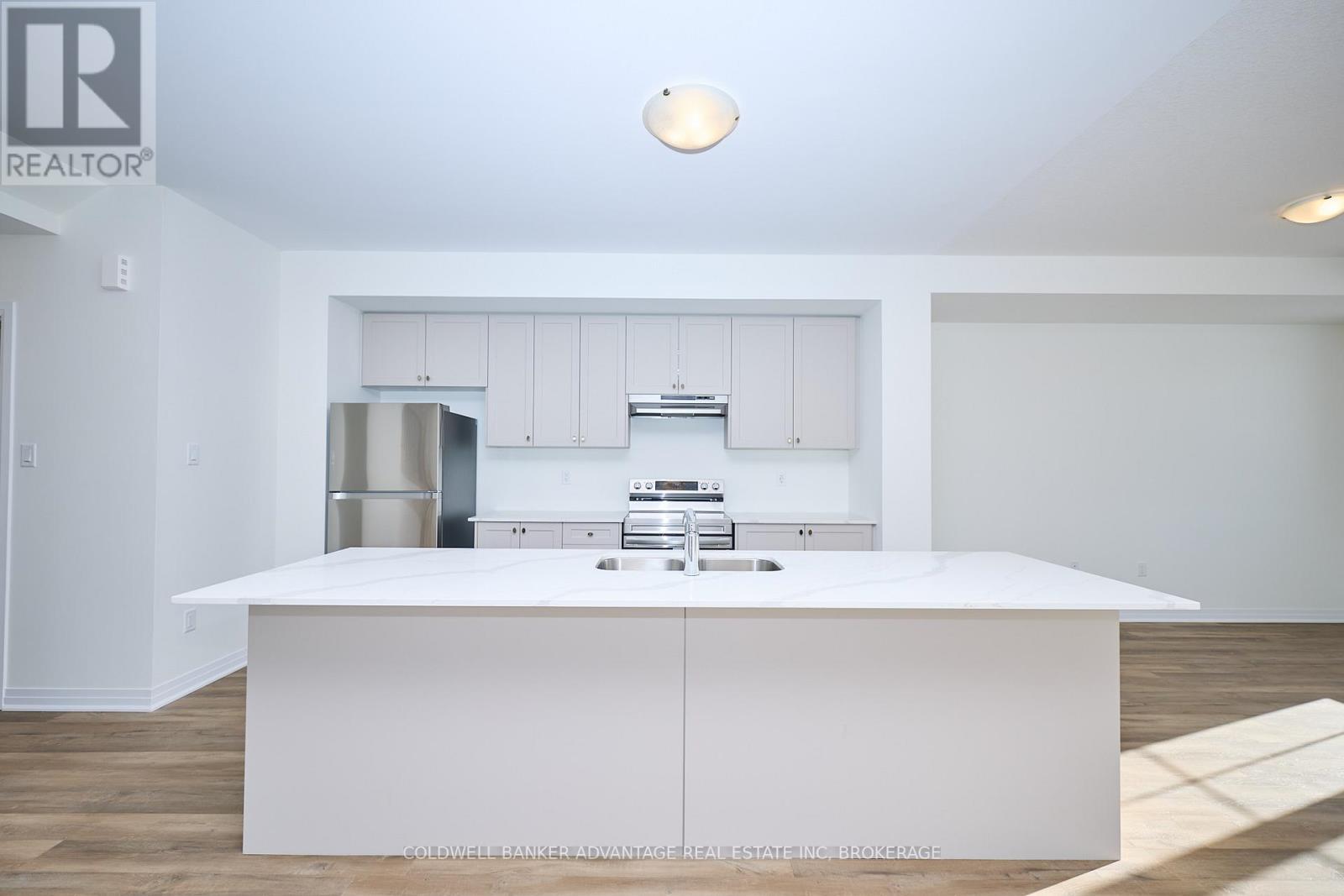 98 Feather Road, Welland (Dain City), ON - Indoor Photo Showing Kitchen